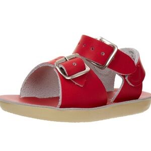 ❤️SALT WATER SANDALS BY SUN SAN ❤️
Toddler size 4